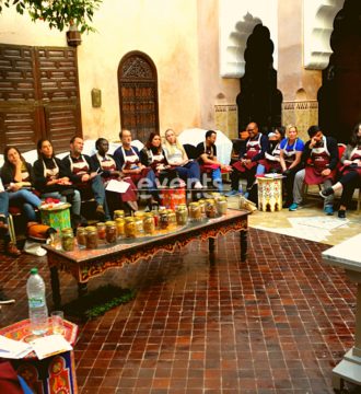 Atelier-culinaire-Cours-de-cuisine-marocaine-traditionnelle-Riad-Medina-Marrakech-